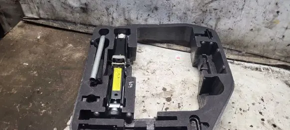 Audi A4 S4 B8 8K Tool set 8K0011031C