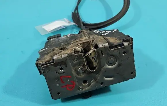 Opel Corsa D Front door lock 13258271 IMPRK1469167
