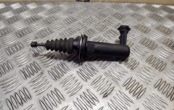 Clutch slave cylinder