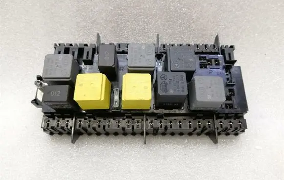 Mercedes-Benz GLS X166 Fuse module A1669068201