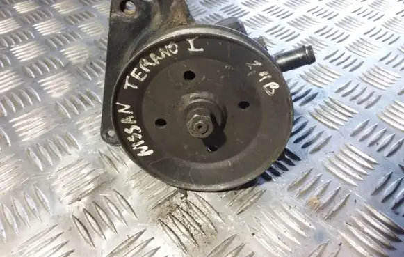 Nissan Terrano Power steering pump