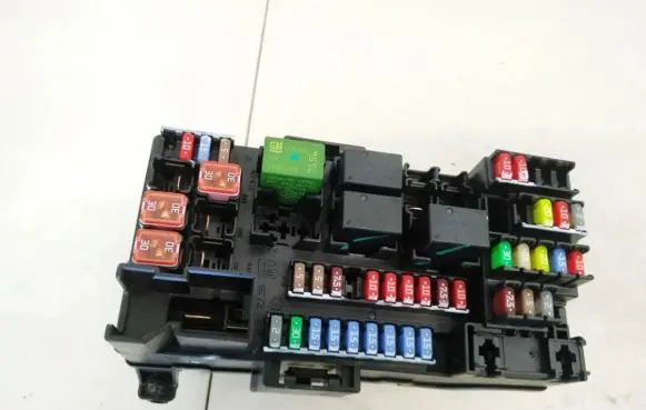 Opel Mokka Fuse box set 21092612 2109261-2140571445