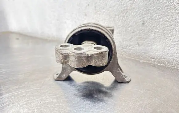 Opel Zafira A Engine mount bracket 90575772