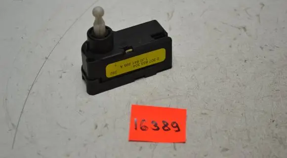 Headlight level adjustment motor