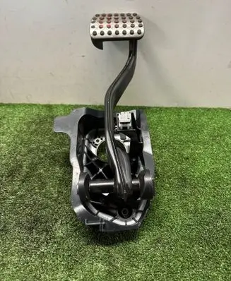 Mercedes-Benz C AMG W205 Brake pedal A2222940001