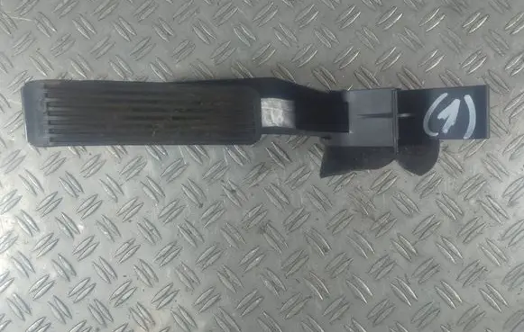 Mercedes-Benz E W211 Accelerator throttle pedal A2113010001