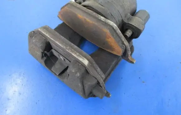 Skoda Fabia Mk2 (5J) Front brake caliper