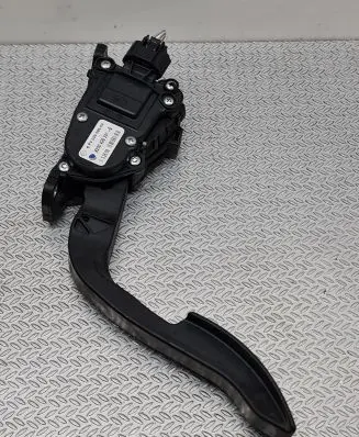 Renault Twingo II Accelerator throttle pedal 8200426241E 6PV00908504