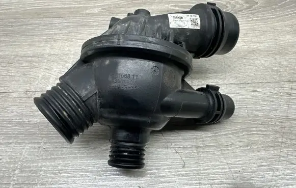 Thermostat/thermostat housing