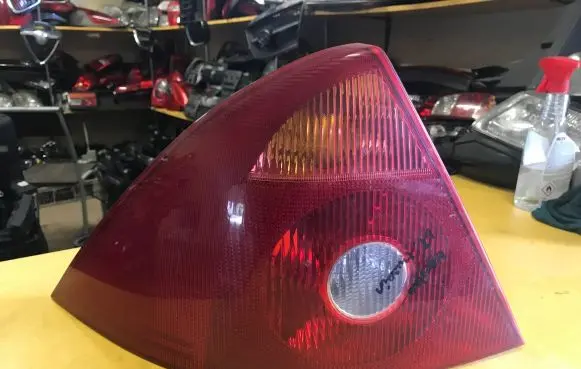Ford Mondeo Mk III Rear/tail lights