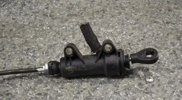 BMW 3 E46 Clutch master cylinder L2152