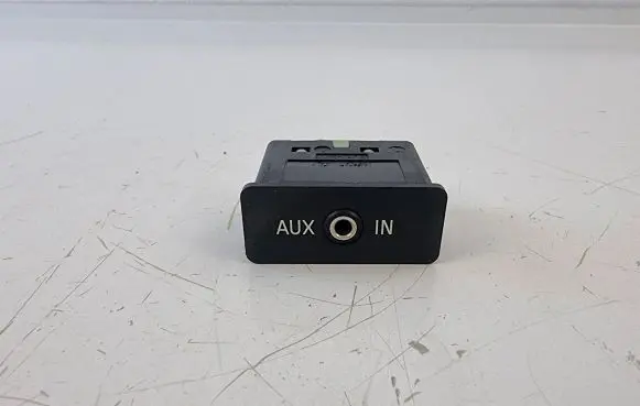 BMW 5 E60 E61 AUX in-socket connector 6988791