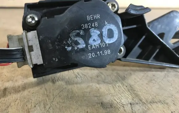 Volvo S80 Air flap motor/actuator 38248 BEHR EAM101