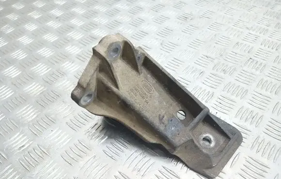 Land Rover Discovery 3 - LR3 Engine mounting bracket KKU500580