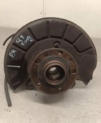 Audi Q3 8U Front wheel hub