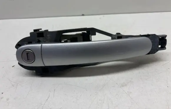 Volkswagen Polo IV 9N3 Front door exterior handle 3B0837885