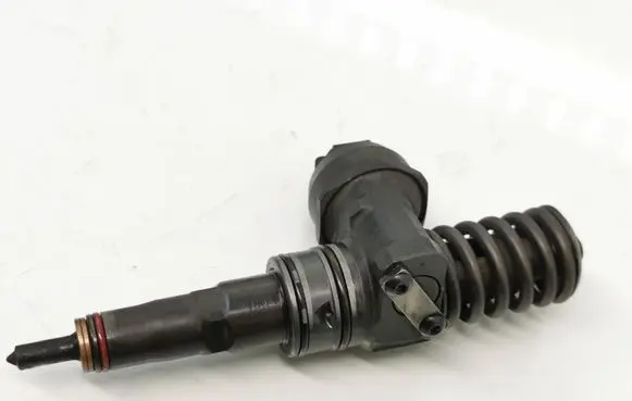 Volkswagen Jetta V Fuel injector 038130073AG 0414720215