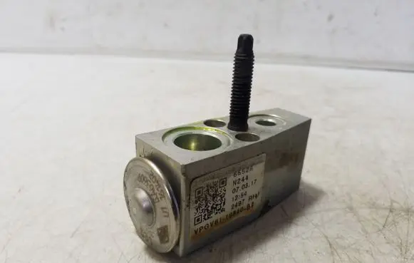 Air conditioning (A/C) expansion valve