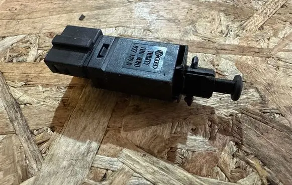 Volkswagen Polo III 6N 6N2 6NF Clutch pedal sensor 1H0927189D