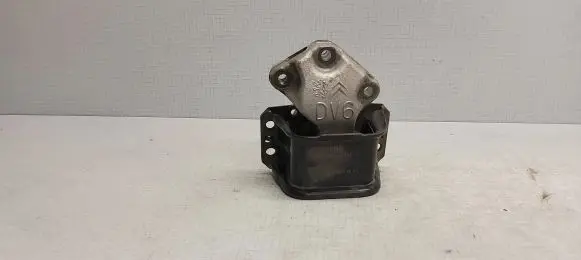 Peugeot 307 Engine mount bracket 9636270080 9636583980 9636845880