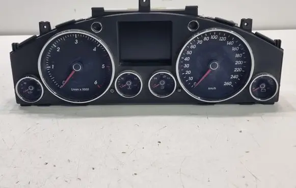Volkswagen Touareg I Speedometer (instrument cluster) 7L6920881A