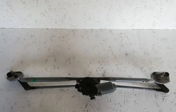 Dodge Challenger Windshield/front glass wiper blade 05028756AD