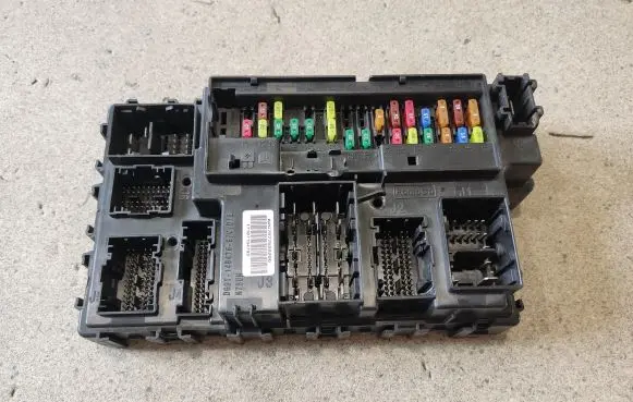 Ford Mustang VI Fuse module DG9T14B476B
