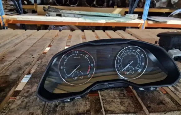 Speedometer (instrument cluster)