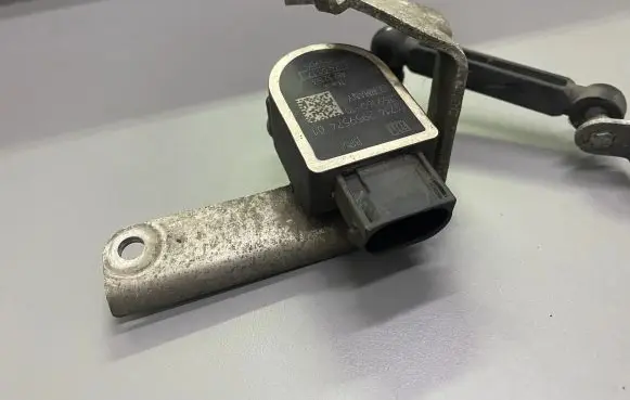 Rear air suspension level height sensor