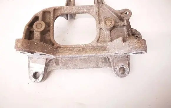 Nissan Micra K14 Engine mounting bracket 
