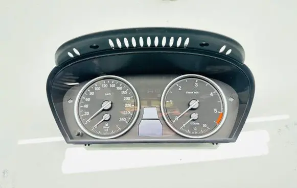 BMW 5 E60 E61 Speedometer (instrument cluster) 9153757 110080213 62119153757