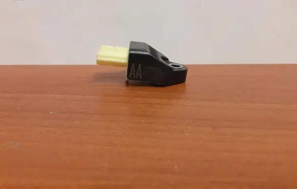 Lexus CT 200H Airbag deployment crash/impact sensor 8983175020 2774