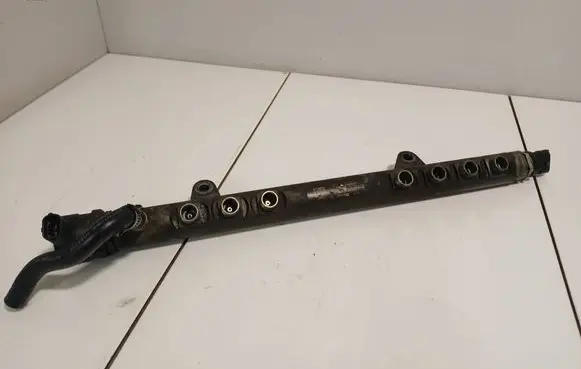 Volvo V70 Fuel main line pipe 665402l5 215025 77759
