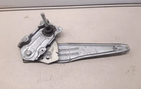 Rear door manual window regulator