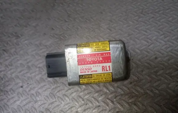 Toyota Prius (XW20) Airbag deployment crash/impact sensor 8986047040 1879000892