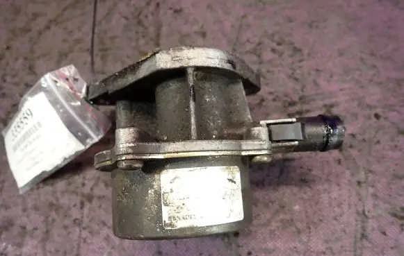 Renault Megane II Vacuum pump