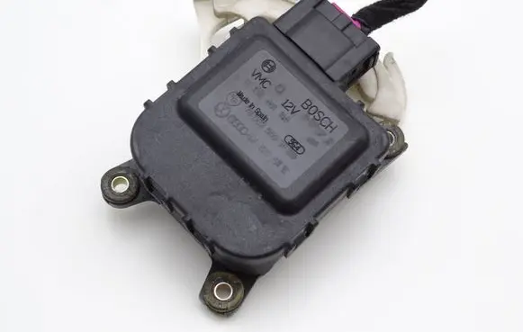 Volkswagen PASSAT B5.5 Air flap motor/actuator 8D1820511E 0132801148