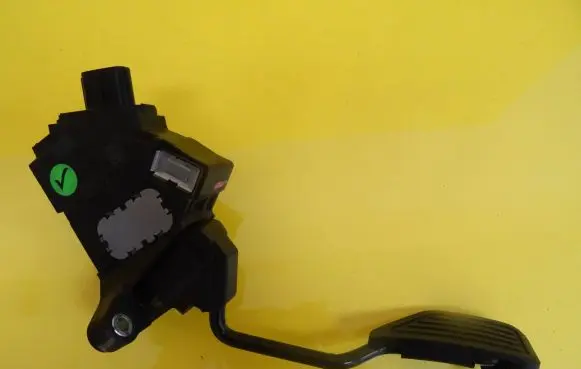 Toyota Yaris Accelerator throttle pedal 781100D020