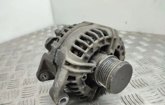 Opel Meriva B Generator/alternator 
