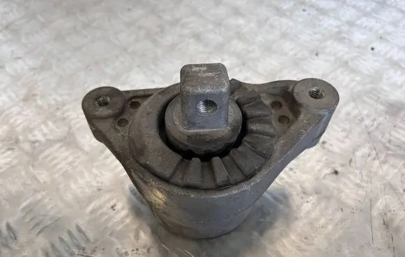 Maserati Ghibli Engine mount bracket 06700389770