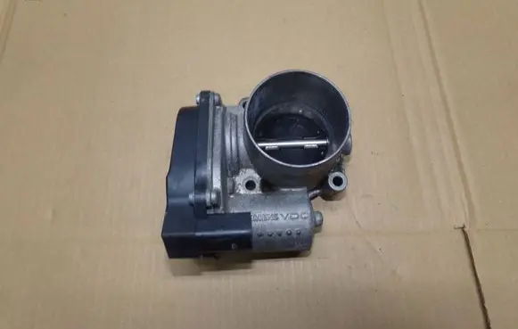 Volkswagen Golf V Throttle valve 03C133062C