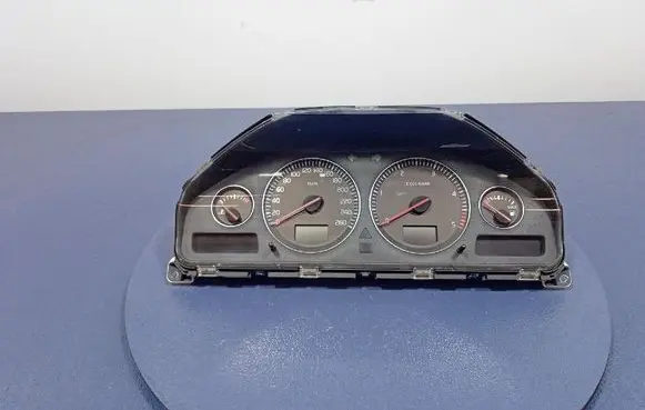 Volvo S60 Speedometer (instrument cluster) 8673262