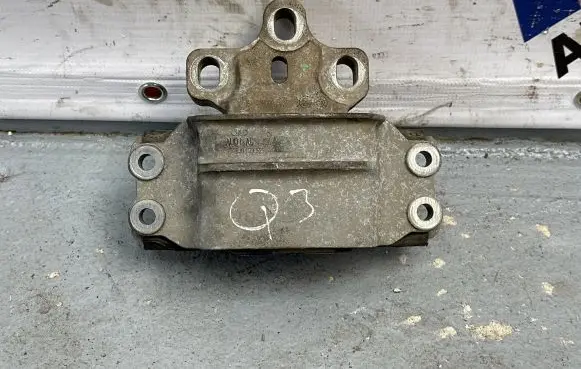Audi Q3 8U Engine mount bracket 8J0199555