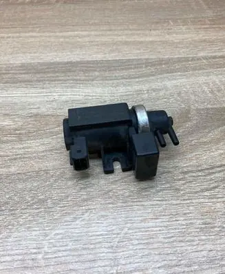 BMW 1 E81 E87 Turbo solenoid valve 2247906 72279600