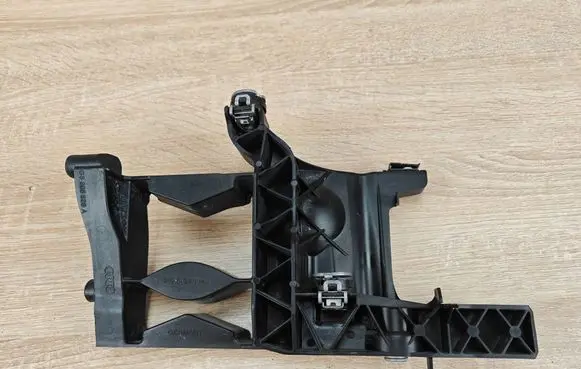 Audi A7 S7 4G Front bumper mounting bracket 4G8805608A