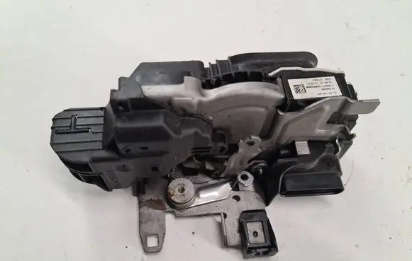 Volvo XC90 Front door lock 31349895 C26967104
