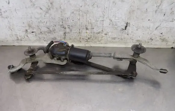 Infiniti M Front wiper linkage and motor