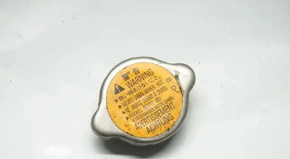 Mitsubishi Colt Coolant expansion tank/reservoir cap 
