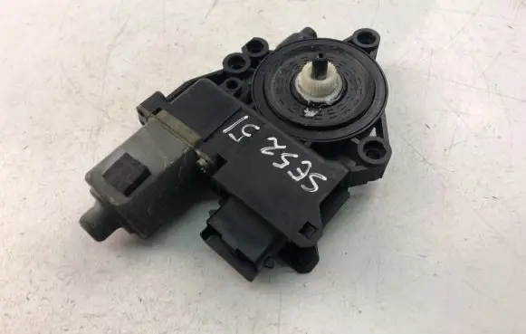 KIA Ceed Front door window regulator motor 83450J7720