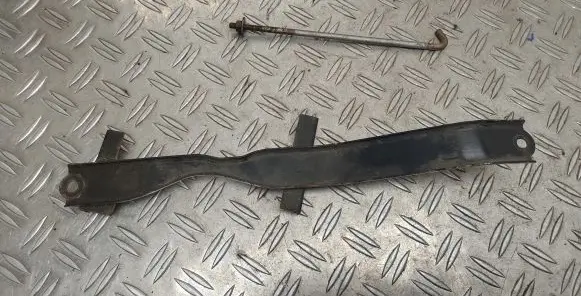 Toyota Corolla Verso AR10 Battery bracket 
